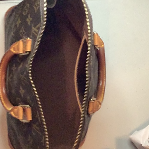 Louis Vuitton Alma - Picture 9 of 14